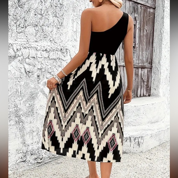 Chevron Tribal Print One-Shoulder Summer Beach Dress - Picture 3 of 9